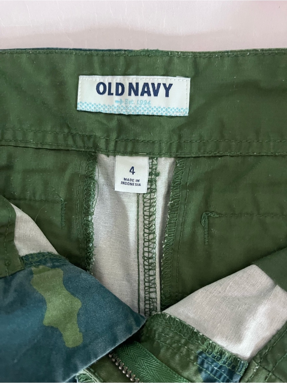 Old Navy Green Safari / Burmuda Shorts with Blue Floral Print Size 4 Low Rise - Picture 3 of 10